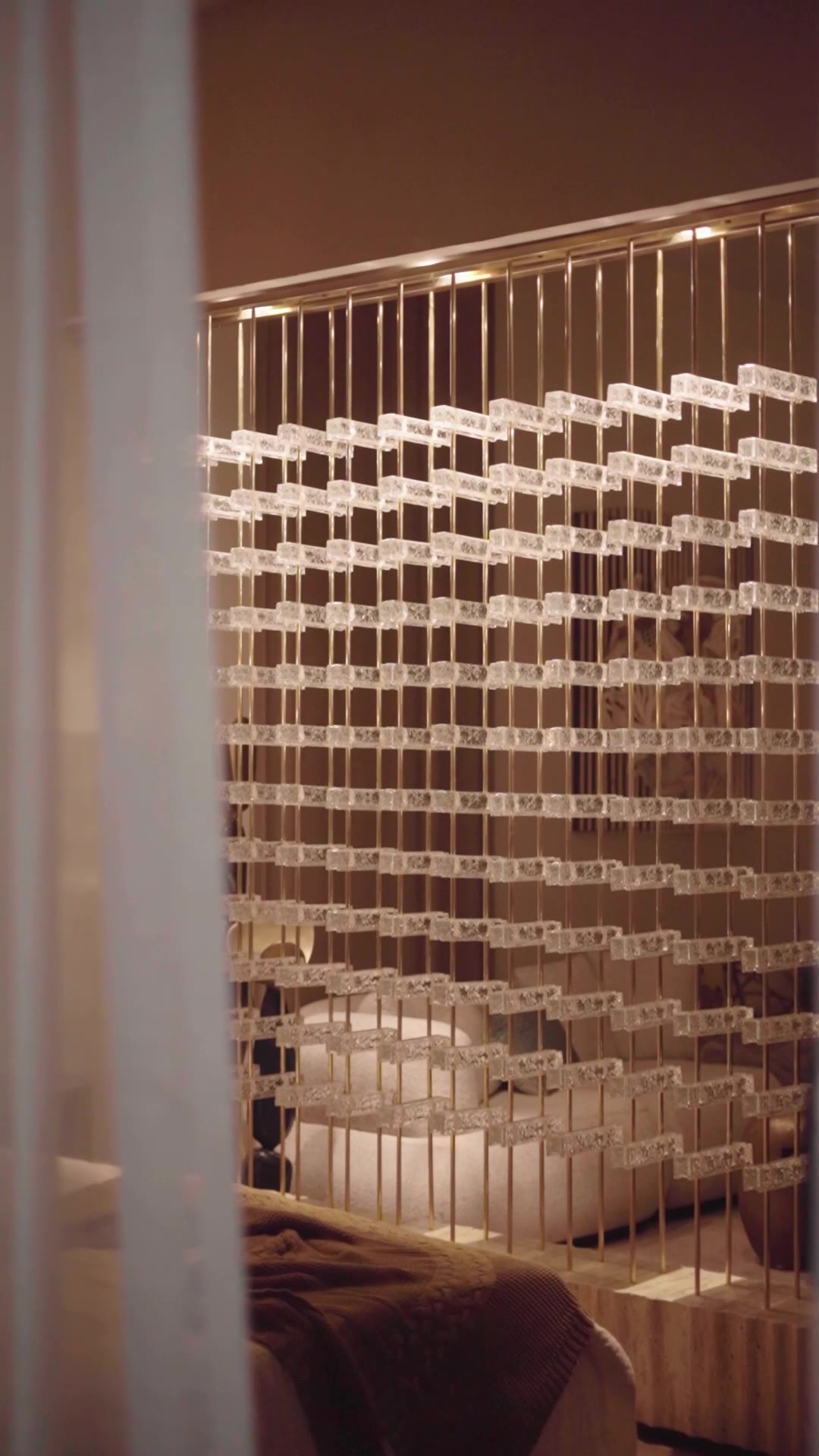 Oak Gallerie / Layers of material — film still